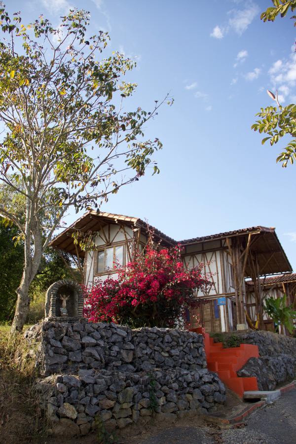 La Montoya Curiti